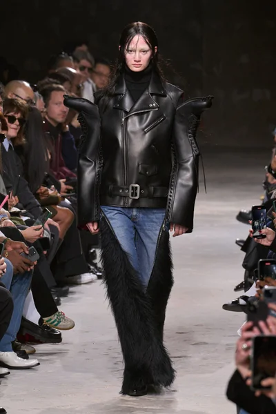 Look 10